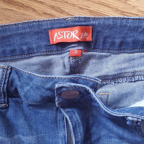 Astor Size 11 Bootcut Ankle Jeans - Picture 3 of 3